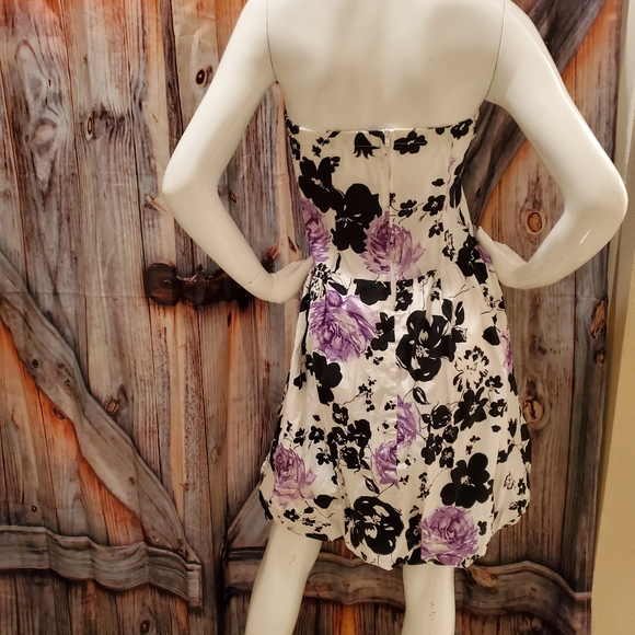 Dress - Picture 4 of 4